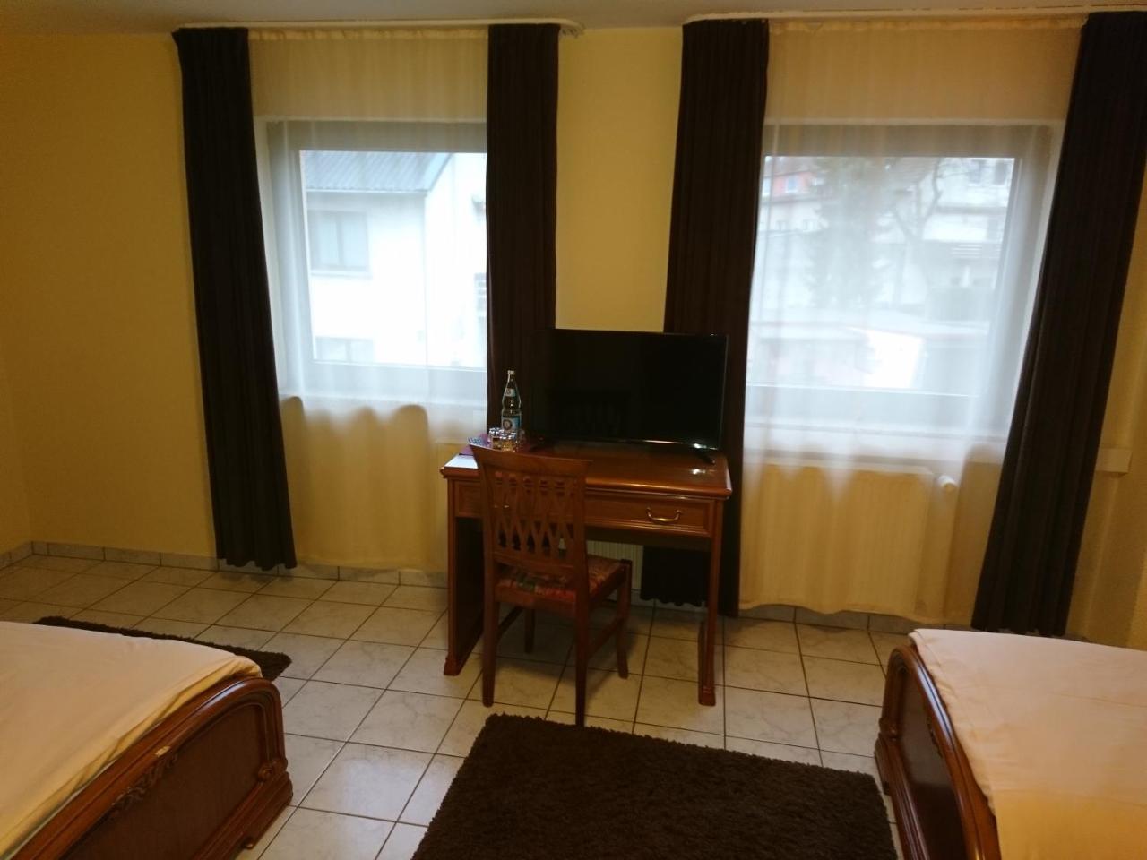 Euro-Hotel Саарбрюккен Экстерьер фото